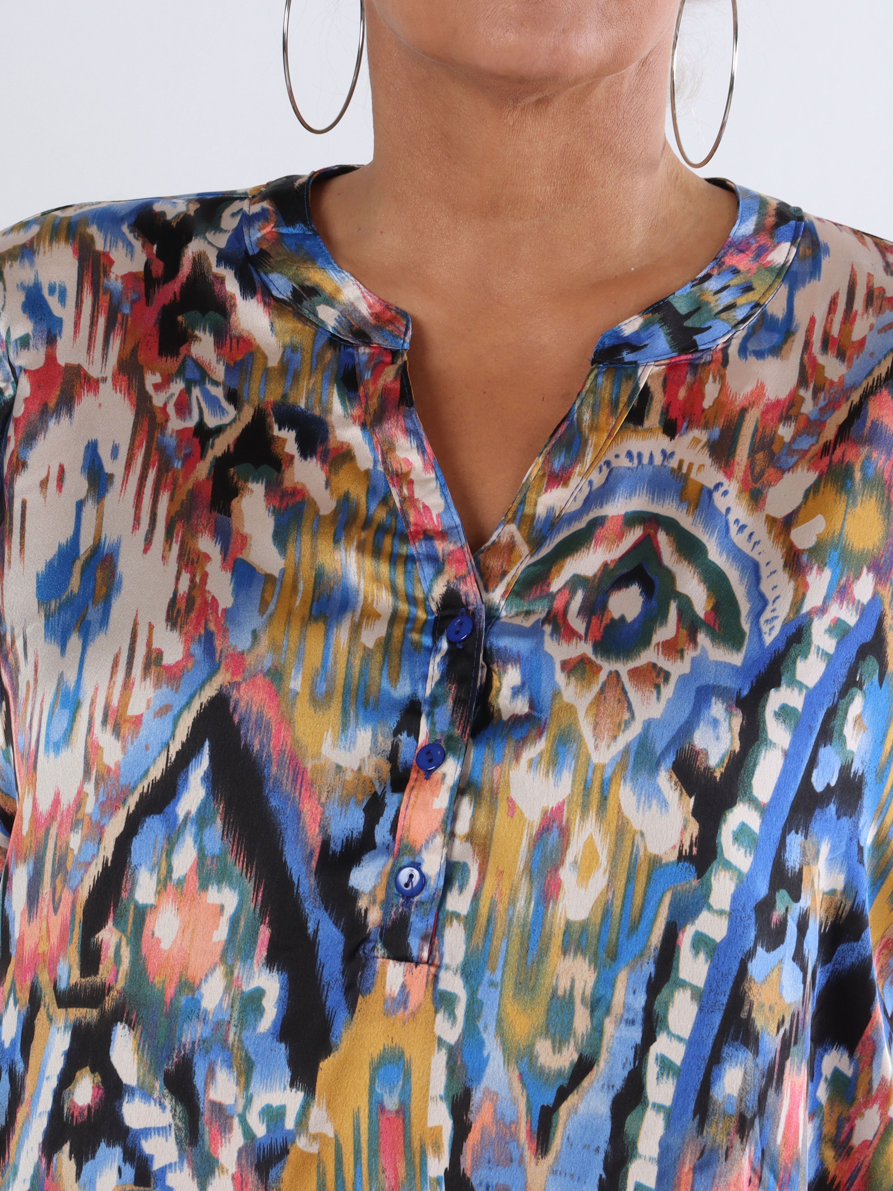 Leona - Flerfarvet mønstret skjorte i silkelook